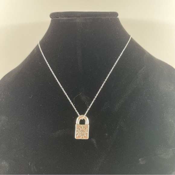 NEW! Uno de 50 Women’s Cincuenta Lock Pendant 18” Sterling Silver Chain Necklace - Picture 3 of 6